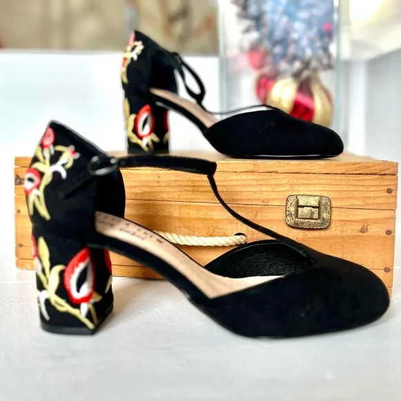 Chelsea-Crew Frenchie Black Faux Suede Chunk Heels Sz US 7 - Picture 13 of 13